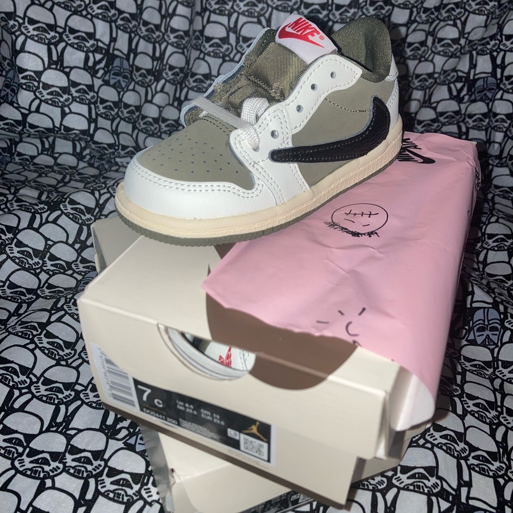 Travis Scott Jordan 1